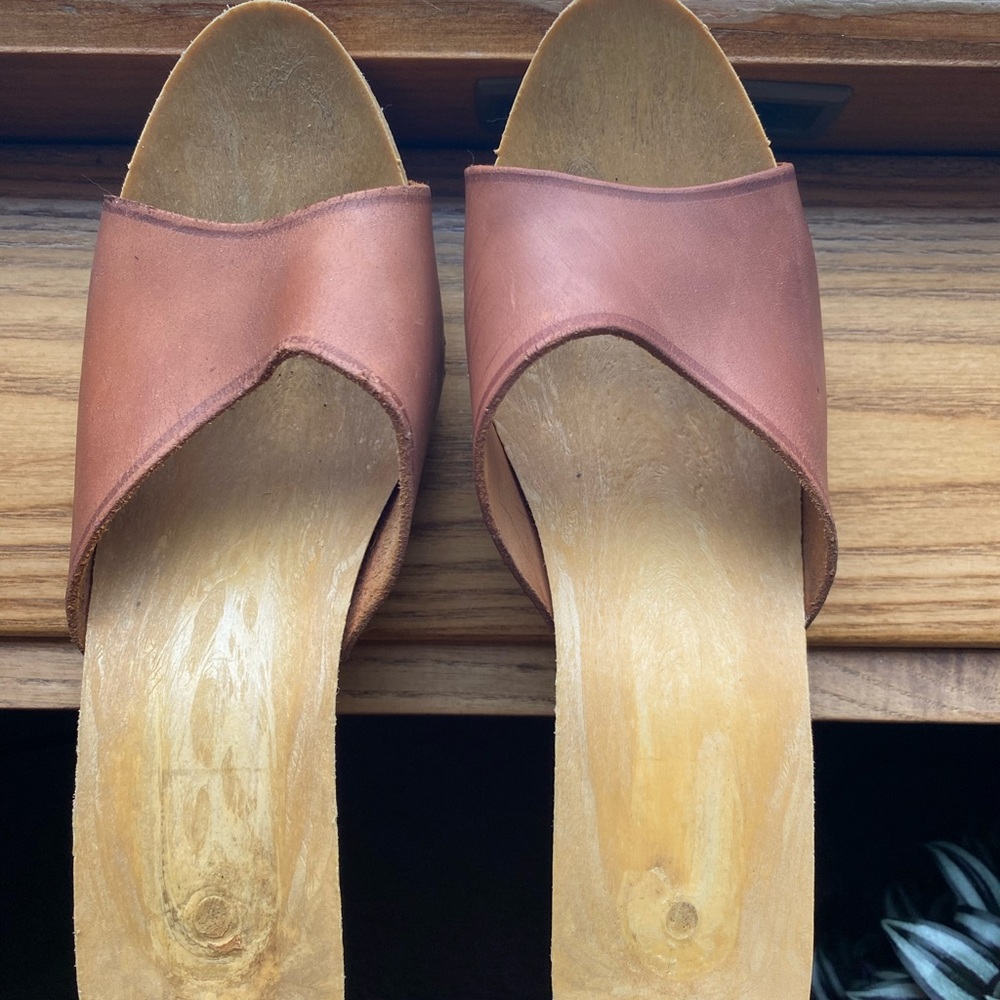 Vintage Tan Leather Women's Heels - Picture 6 of 8